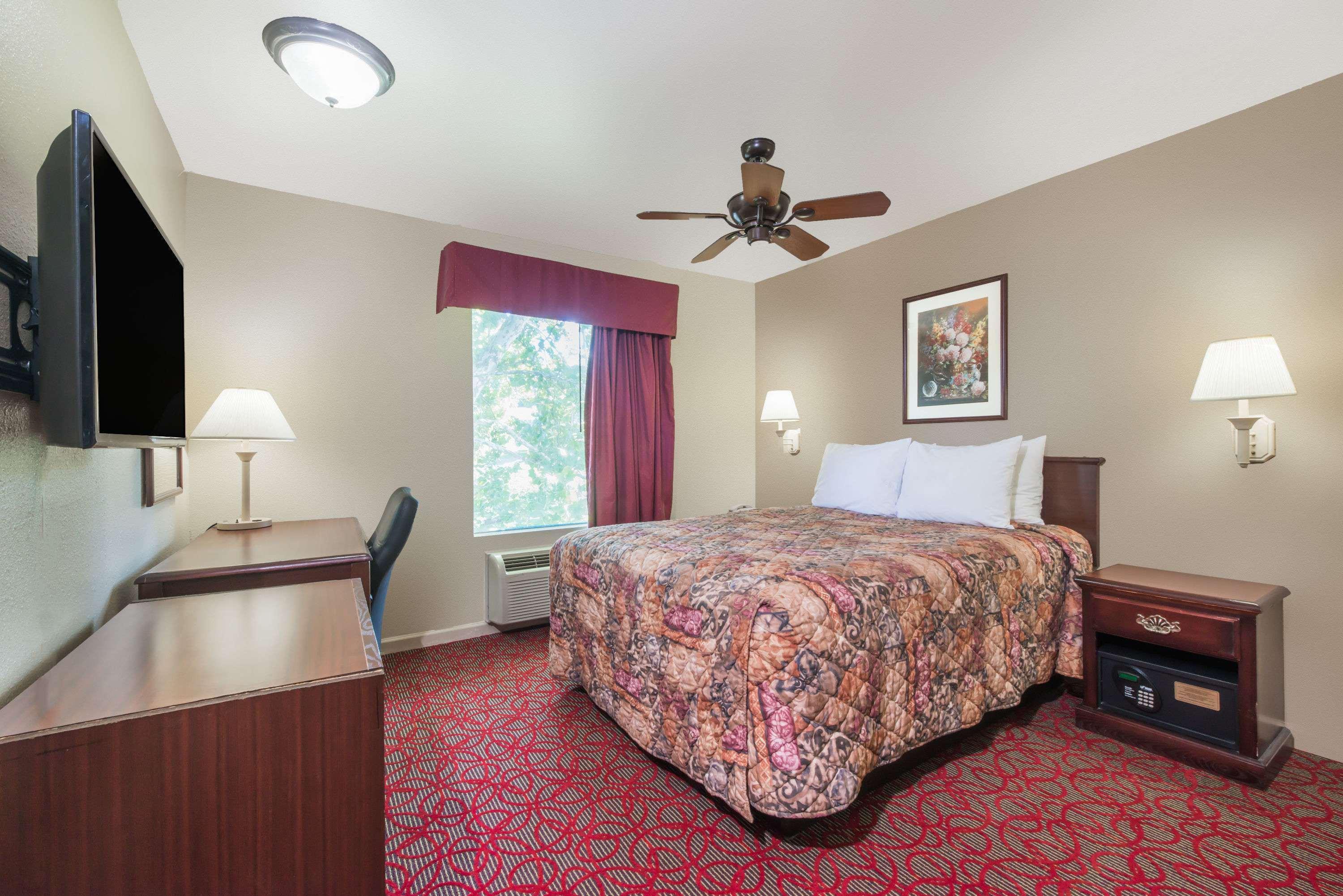 Days Inn By Wyndham St Peters/St Charles Saint Peters Dış mekan fotoğraf