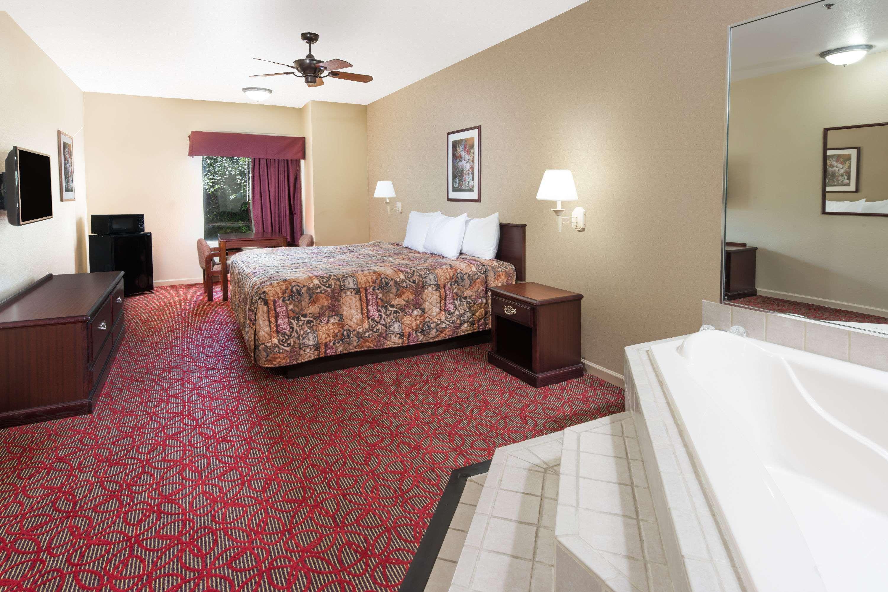 Days Inn By Wyndham St Peters/St Charles Saint Peters Dış mekan fotoğraf
